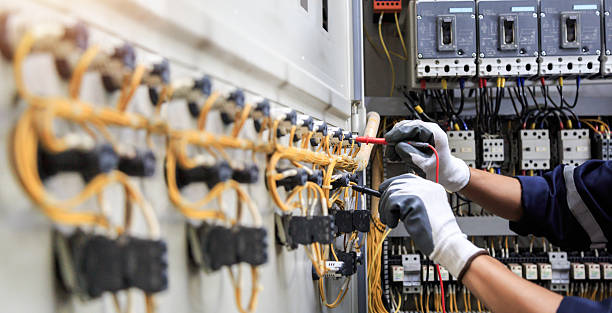 Professional Electrician technician working in Southern Shores, NC